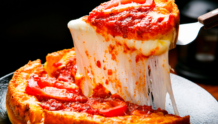 Siente-el-sabor-de-Chicago-en-una-exquisita-Deep-dish-pizza--Foto destacada