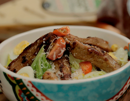 Ensalada de vegetales con carne de cerdo