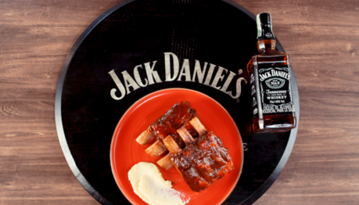 Déjate sorprender con unas exquisitas costillas de cerdo en salsa BBQ con Jack Daniel`s