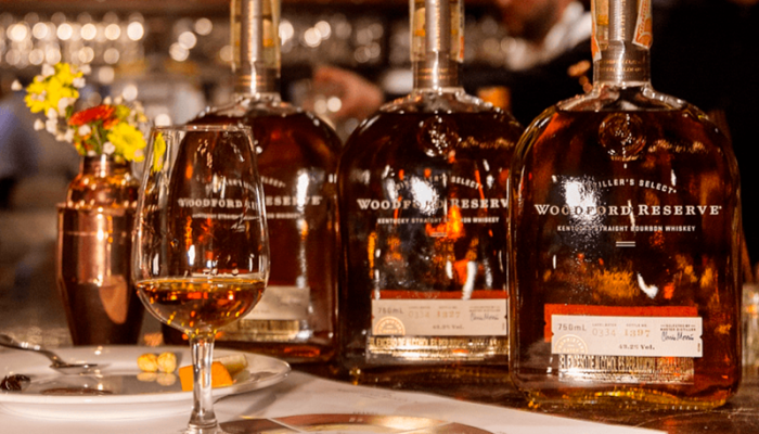 Descubre el poder y el balance perfecto del bourbon WoodFord Reserve