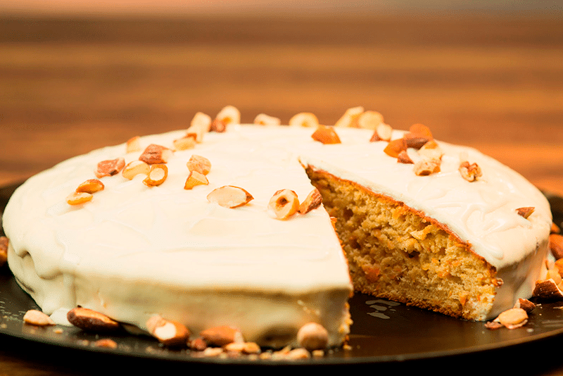 Torta de soya con zanahoria y crema de coco