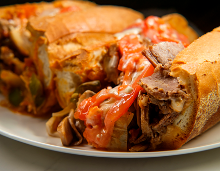 Dale un toque distinto a tus novenas con un Buffalo cheese steak