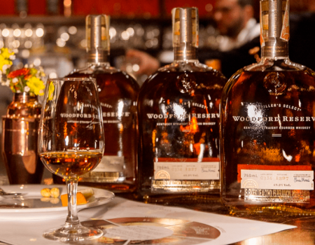 Descubre el poder y el balance perfecto del bourbon WoodFord Reserve