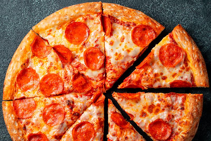 Anímate a disfrutar una deliciosa pizza de salchicha