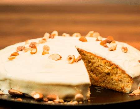 Torta de soya con zanahoria y crema de coco