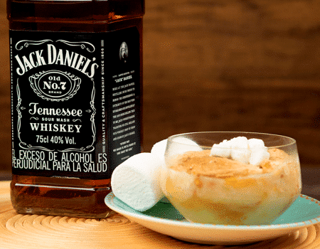 Peras y masmelos en salsa de whiskey