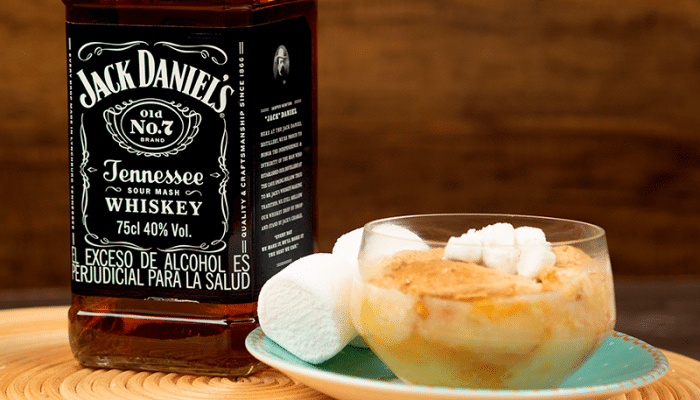 Peras y masmelos en salsa de whiskey