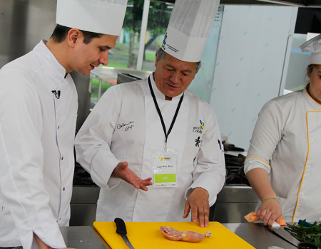 Campeonato de cocina con suculentas recetas de pollo americano