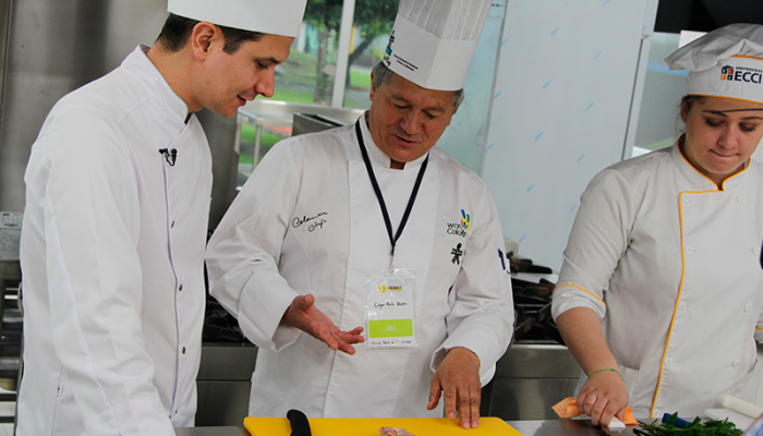 Campeonato de cocina con suculentas recetas de pollo americano