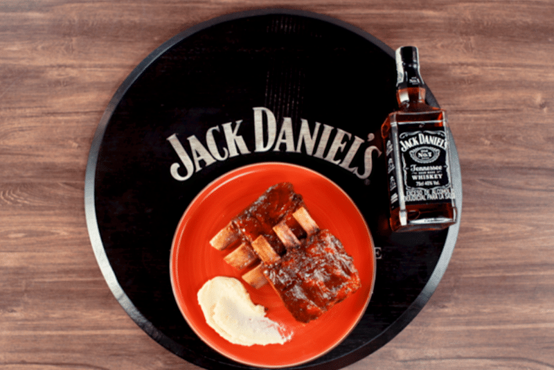 Déjate sorprender con unas exquisitas costillas de cerdo en salsa BBQ con Jack Daniel`s