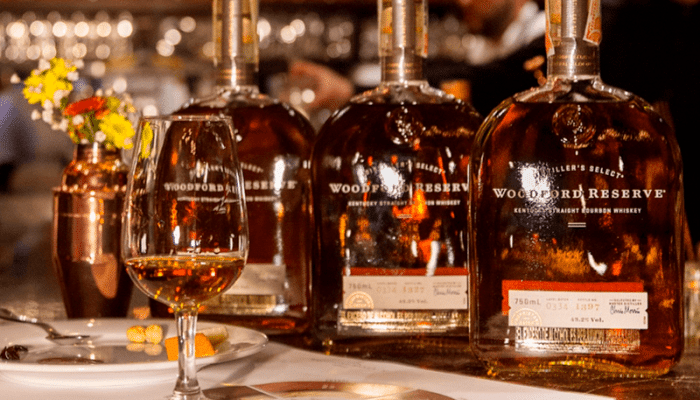 Descubre el poder y el balance perfecto del bourbon WoodFord Reserve