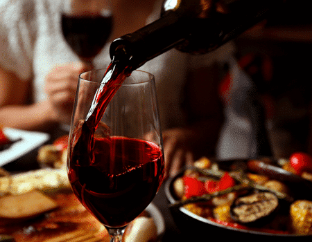 Disfruta tus comidas con un exquisito vino californiano