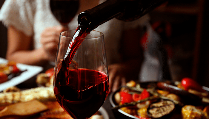 Disfruta tus comidas con un exquisito vino californiano