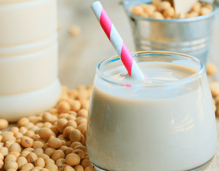 Leche de soya, una opción deliciosa y saludable