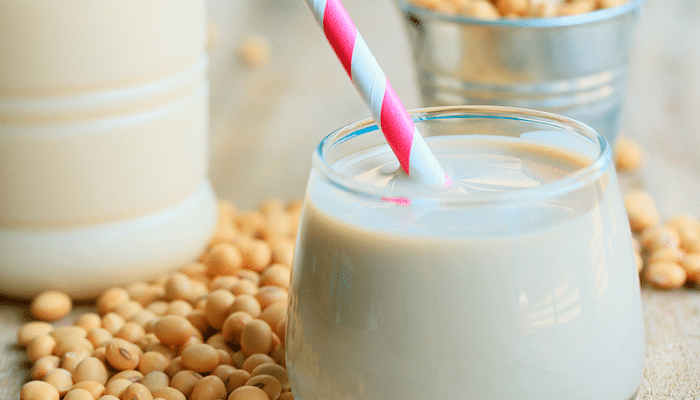 Leche de soya, una opción deliciosa y saludable